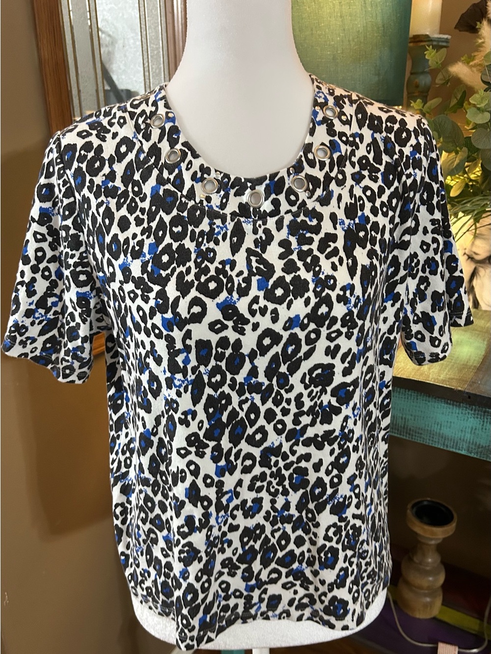 Allison Daley White Black and Blue Leopard Grommet Neck Short Sleeve Top Size M